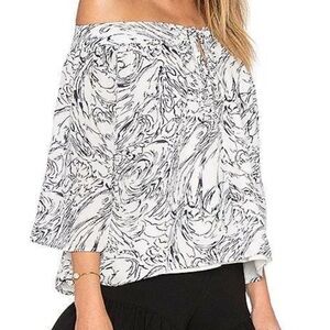 NWOT ELIZABETH AND JAMES 100% Silk Wind Derek Top Size Medium Classic